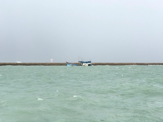 Tàu chở 71 tấn dầu bị chìm ở đảo Phú Quý, cảnh báo nguy cơ tràn dầu ảnh 2