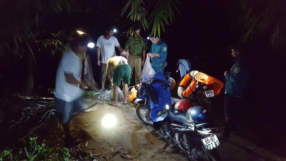 Đi 'phượt' trong rừng sâu, 2 người rớt xuống sông chết và mất tích ảnh 1