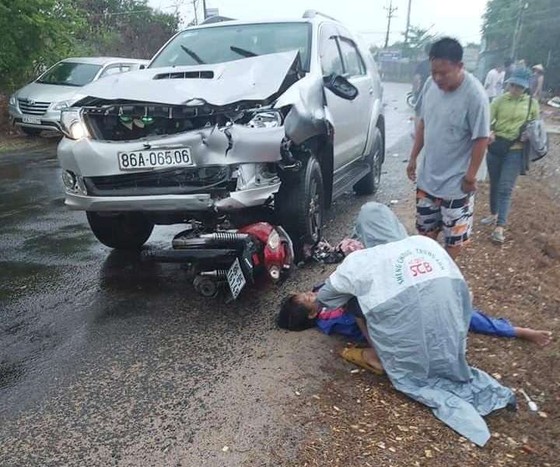 Ô tô tông liên hoàn 3 xe máy, 6 người thương vong ảnh 2