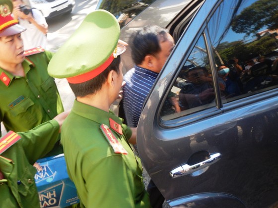 Khởi tố, bắt tạm giam các nguyên lãnh đạo, nhân viên Văn phòng Đăng ký đất đai và Chi cục Thuế TP Phan Thiết ảnh 4