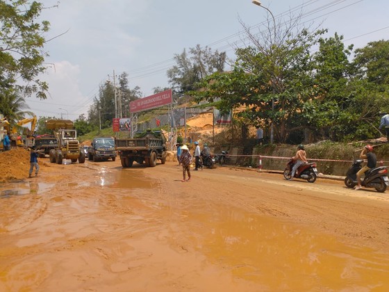 Lũ cát kinh hoàng ập xuống tuyến đường trọng điểm Khu Du lịch quốc gia Mũi Né ảnh 5