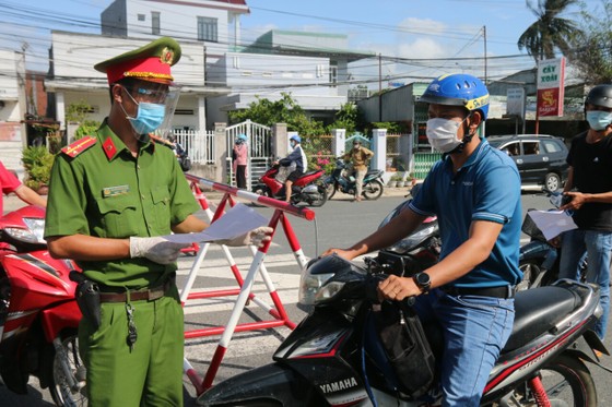 Phố biển Phan Thiết ngày đầu thực giãn cách xã hội theo Chỉ thị 16 ảnh 6