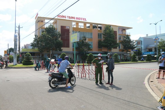 Phố biển Phan Thiết ngày đầu thực giãn cách xã hội theo Chỉ thị 16 ảnh 9