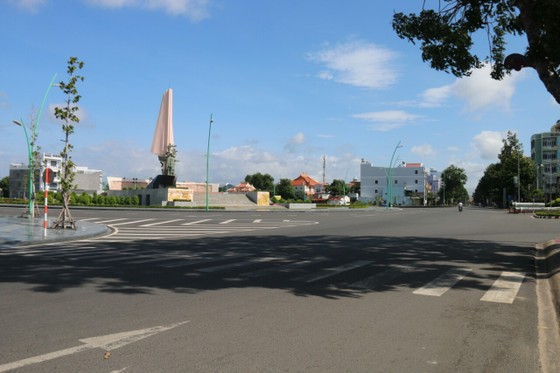 Phố biển Phan Thiết ngày đầu thực giãn cách xã hội theo Chỉ thị 16 ảnh 2