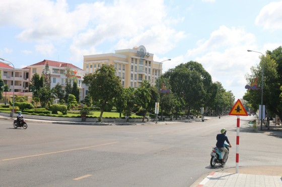 Phố biển Phan Thiết ngày đầu thực giãn cách xã hội theo Chỉ thị 16 ảnh 4