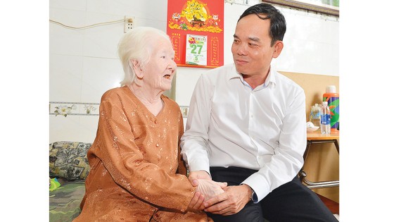 Kỷ niệm 45 năm Ngày Giải phóng miền Nam, thống nhất đất nước (30-4-1975 - 30-4-2020):Tiếp nối con đường cách mạng ảnh 1