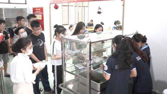 Suất cơm tình bạn 2.000 đồng ảnh 1