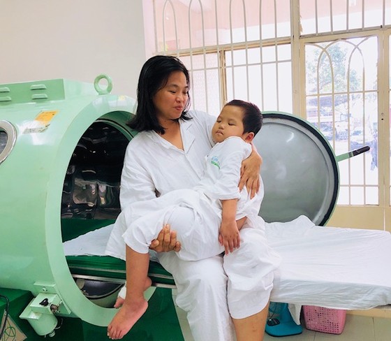Điều trị thành công một trường hợp trẻ sống thực vật ảnh 1