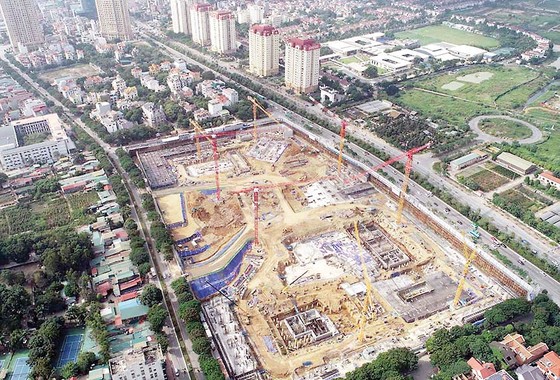Hòa Bình đổ mẻ bê tông khối lớn dự án Lotte Mall ảnh 2