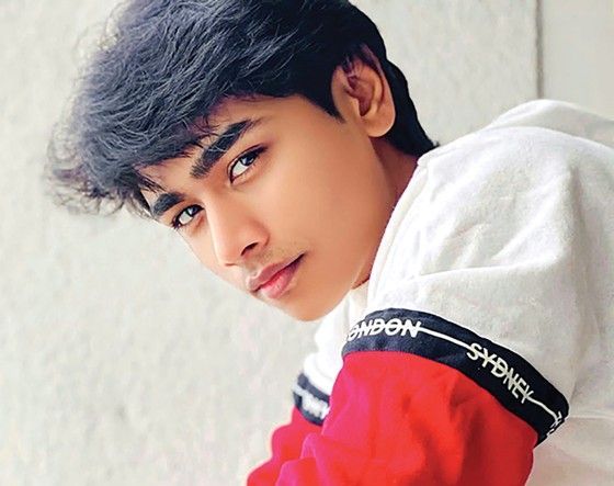 Giới sao Bollywood đang chật vật chống lại Covid-19 ảnh 1