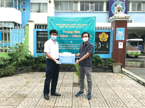 300 triệu đồng tặng y, bác sĩ tuyến đầu chống dịch ảnh 1
