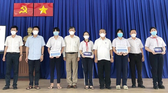 Nhiều giải pháp hỗ trợ học sinh học online