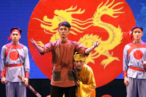 Kịch nói cần những bệ đỡ ảnh 1