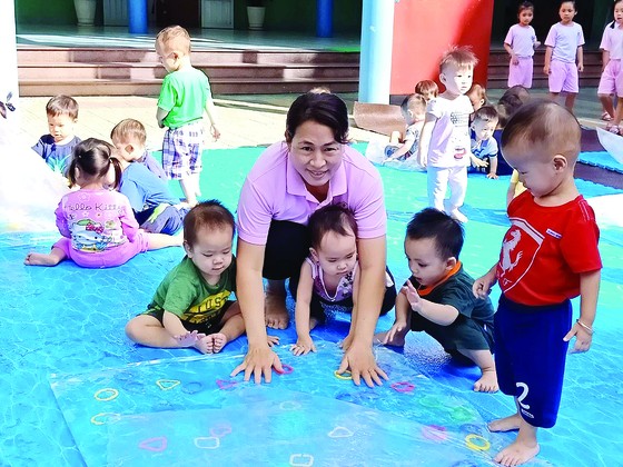 Giáo viên mầm non: Gắn bó với nghề bằng tình yêu thương ảnh 2