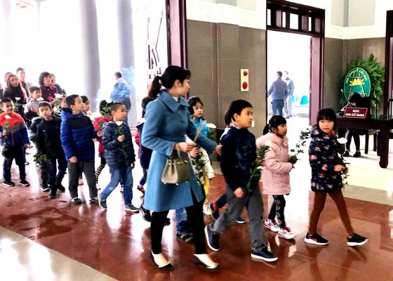 Bé gái 7 tuổi hiến tặng giác mạc: Ngọc sáng giữa đời ảnh 1