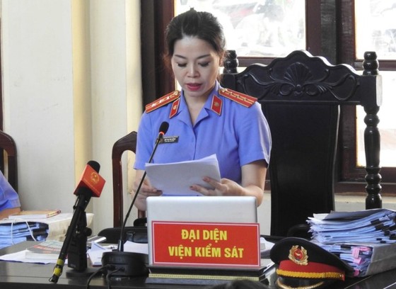 Bất ngờ với tình tiết mới, VKS đề nghị trả hồ sơ điều tra bổ sung vụ án chạy thận ở Hòa Bình ảnh 1