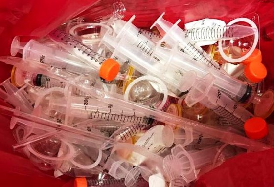 Hạn chế dùng bát, đĩa, ống hút, cốc bằng nhựa cho bệnh nhân ăn uống ảnh 1