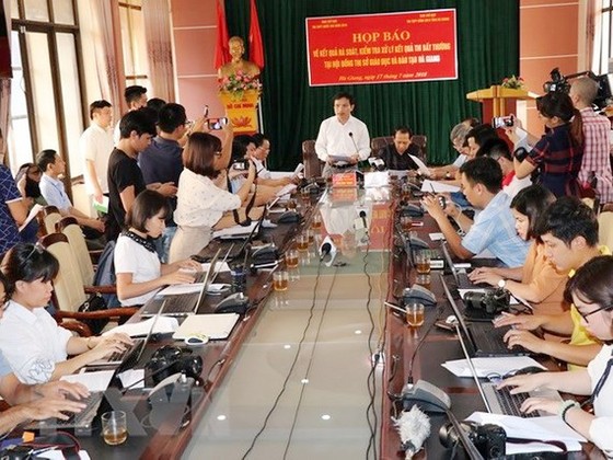 Vắng mặt nhiều nhân chứng, tòa hoãn xử vụ án gian lận điểm thi ở Sơn La ảnh 1