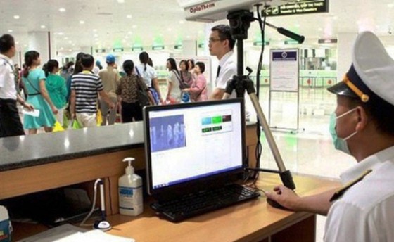 Bắt buộc người nhập cảnh từ Trung Quốc phải khai báo y tế ảnh 2