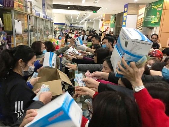 Nhiều quầy thuốc treo biển 'Không có khẩu trang, vui lòng không hỏi' ảnh 2