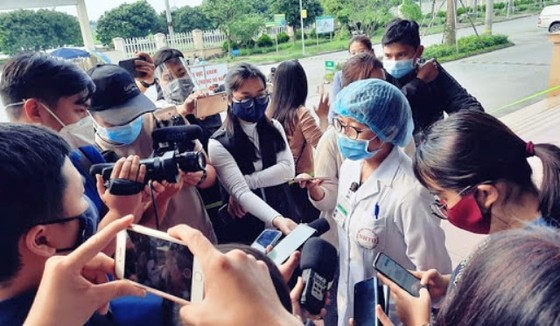 Báo chí tiên phong nơi tuyến đầu chống dịch Covid-19 ảnh 1