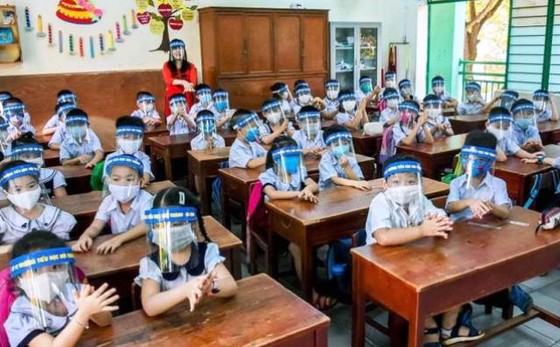 Trong lớp mở điều hòa, không bắt học sinh đeo khẩu trang để bớt áp lực ảnh 2