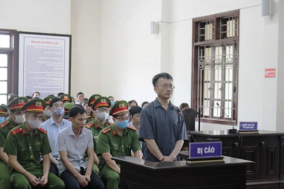 Xét xử vụ án gian lận thi cử ở Hòa Bình: Cựu trưởng phòng an ninh kêu oan ảnh 3