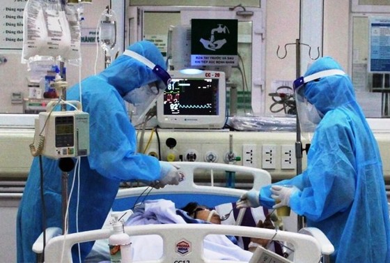 Bộ Y tế xác nhận nhiều bệnh nhân Covid-19 nặng, nguy cơ tử vong rất cao ảnh 1