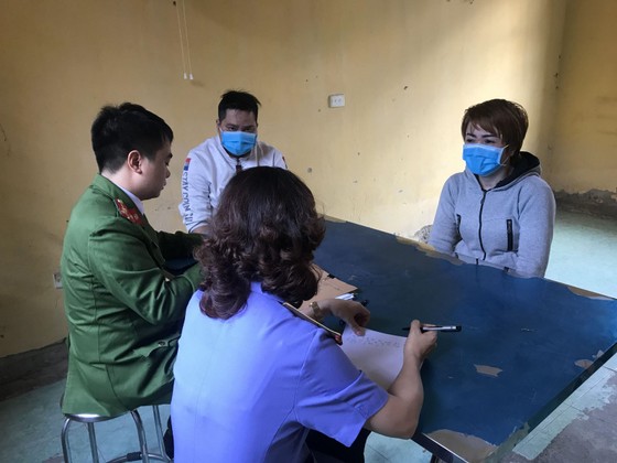 Bắt khẩn cấp nữ chủ quán bánh xèo dùng dao, chày đánh 2 nam nhân viên ảnh 1