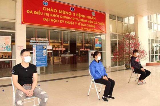 3 bệnh nhân Covid-19 đầu tiên ở 'tâm dịch' TP Chí Linh khỏi bệnh ảnh 1