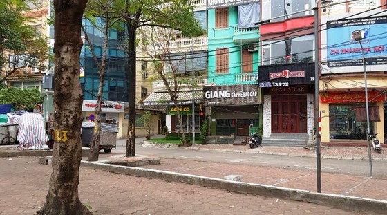 Hà Nội vắng lặng như giãn cách xã hội ảnh 7