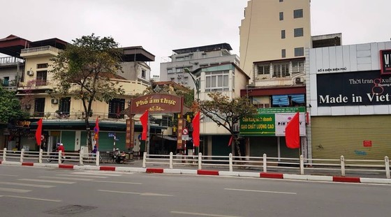 Hà Nội vắng lặng như giãn cách xã hội ảnh 5