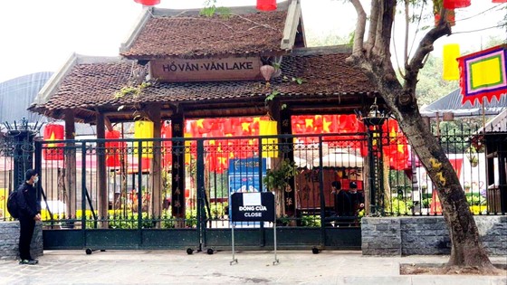 Hà Nội vắng lặng như giãn cách xã hội ảnh 9