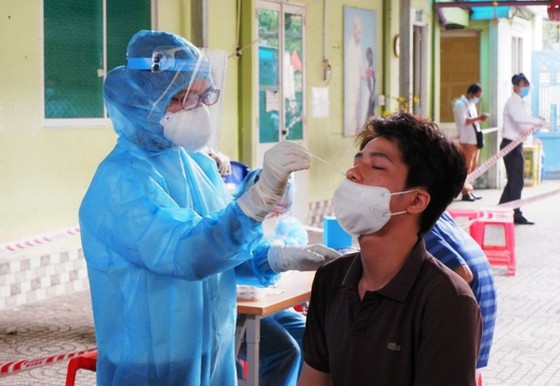 Các tỉnh thành phải rà soát, xét nghiệm tất cả người về từ huyện Cẩm Giàng, Hải Dương ảnh 1
