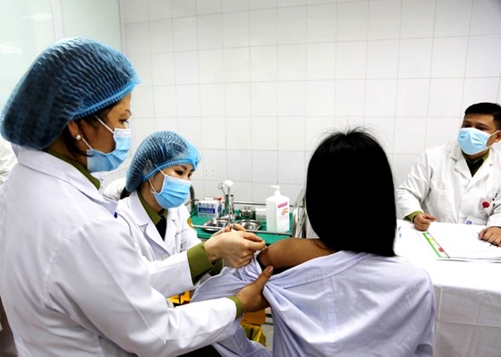 Đề xuất Bộ Y tế phê duyệt thêm 2 vaccine Covid-19 của Mỹ và Nga ảnh 1