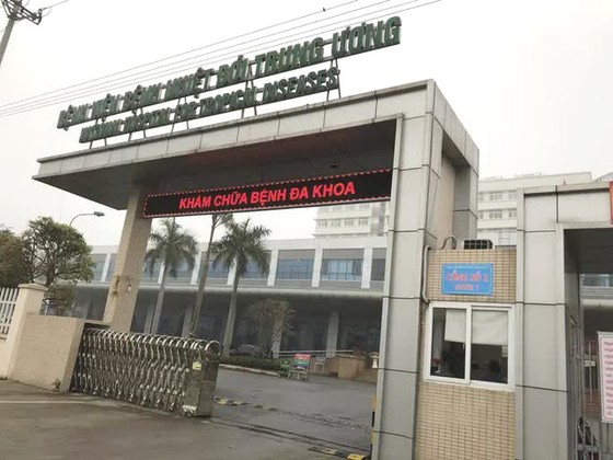 Dịch Covid-19 diễn biến phức tạp, Bệnh viện Bệnh nhiệt đới Trung ương tạm ngừng nhận bệnh nhân ảnh 1