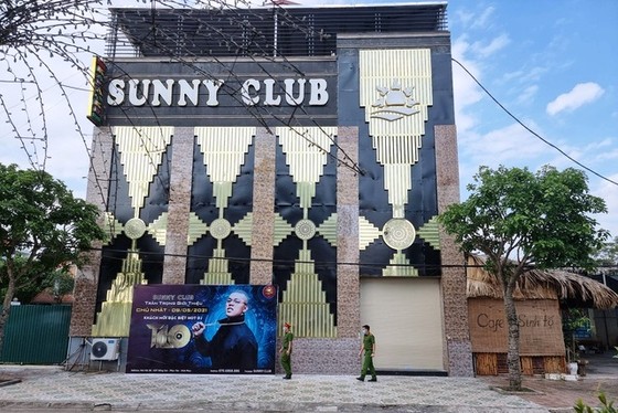 Rút giấy phép kinh doanh bar Sunny, điều tra clip nóng được cho là ở bar này ảnh 1