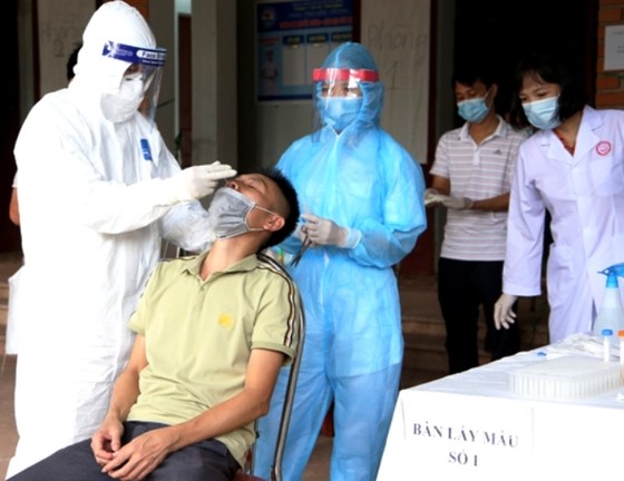 Sáng 26-5, bắt đầu test nhanh tại 3 'điểm nóng' nhất của Bắc Giang ảnh 1