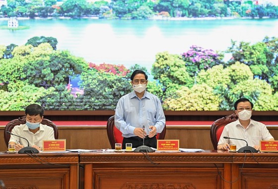 Làm việc với Thủ tướng, Hà Nội thể hiện quyết tâm kiểm soát được dịch Covid-19 ảnh 1