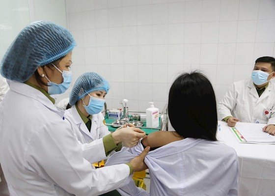 Bộ Y tế sẽ cấp phép lưu hành khẩn cấp cho vaccine Nano Covax của Việt Nam ảnh 1