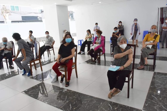 Bộ Y tế hỗ trợ tối đa để TPHCM tăng tốc tiêm chủng vaccine Covid-19 cho người dân ảnh 2