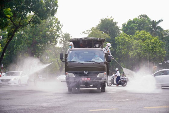 Vì sao Bộ Y tế yêu cầu không phun khử khuẩn đường phố? ảnh 1