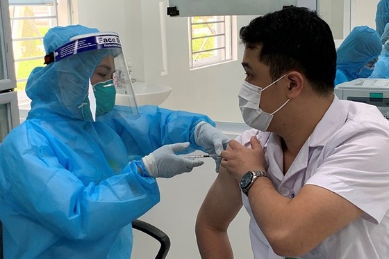Sáng 6-8, cả nước có 4.009 ca mắc Covid-19, hơn 8 triệu người đã tiêm vaccine ảnh 1