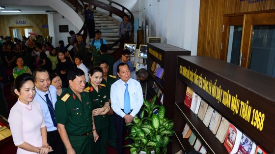 Triển lãm "50 năm - Một mùa xuân lịch sử" ảnh 1
