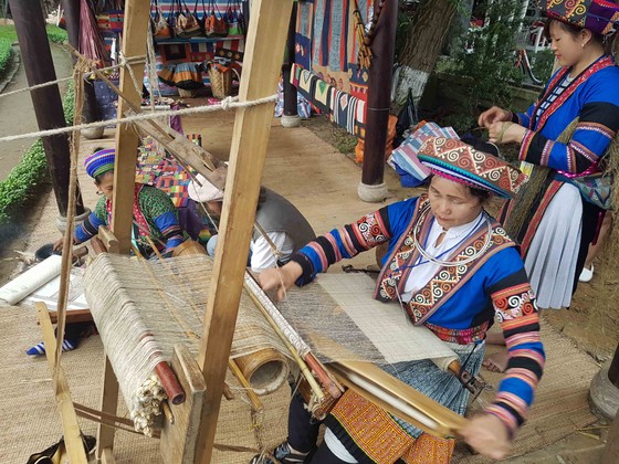 Khai mạc Không gian tôn vinh nghệ nhân bên sông Hương ảnh 5