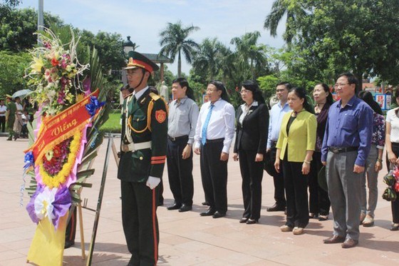 Phó Chủ tịch nước Đặng Thị Ngọc Thịnh tri ân các anh hùng liệt sĩ tại Quảng Trị ảnh 1