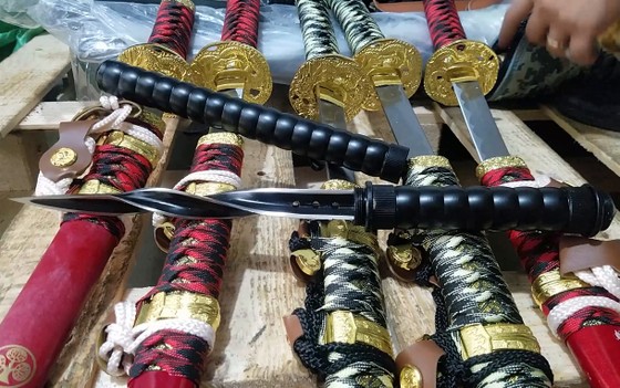 Phát hiện nhiều vũ khí sát thương tại cửa hàng tạp hóa ảnh 2