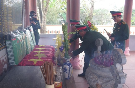 Phát hiện 11 hài cốt liệt sĩ bọc trong võng dù xanh tại Quảng Trị ảnh 2