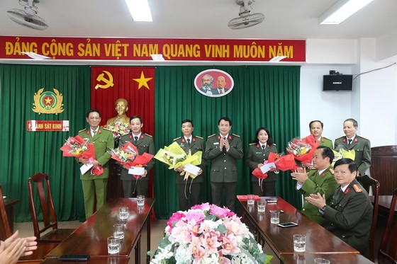 Khen thưởng Ban chuyên án phá vụ đánh bạc 100 tỷ đồng ảnh 2