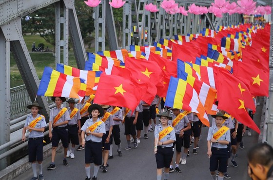 Trang nghiêm Đại lễ Phật đản Phật lịch 2562 tại Huế ảnh 9